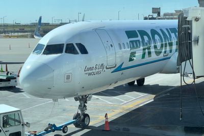Frontier Airlines passenger groped teenage cheerleader after downing 5 vodkas on 2-hour flight, lawsuit says