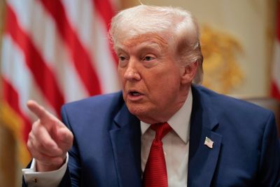 Trump promised mass pardons to aides: ‘everyone who has come within 200 feet of the Oval’