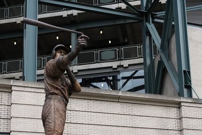 As veil falls on Ichiro Suzuki's statue, so too goes his bat
