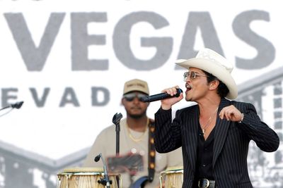 'New king of Las Vegas' is celebrated with Strip parade