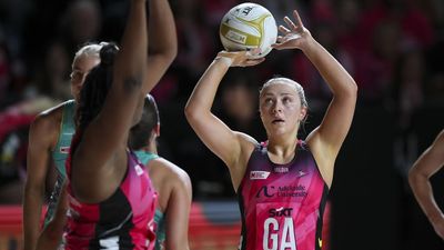 Adelaide thunder back to edge past winless Giants