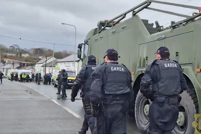 Fuel protesters cleared by police as tankers regain access to Irish oil refinery
