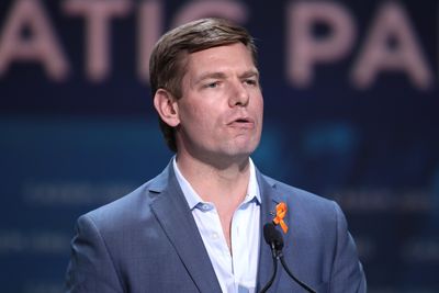 Eric Swalwell Kissing Video Surfaces: Married Governor Hopeful Allegedly Seen With Another Woman