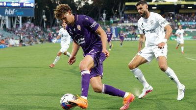 Tony Popovic's son the hero as Glory upset Macarthur