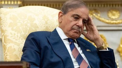 Cash-strapped Pakistan to receive $5bn from Saudi, Qatar as debt mounts