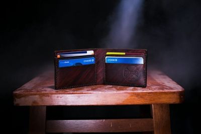 6 Things Guys Should Never Store in Their Wallets