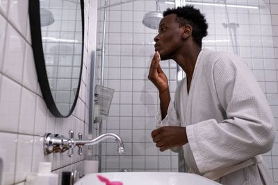8 Bathroom Habits That Secretly Annoy Your Partner