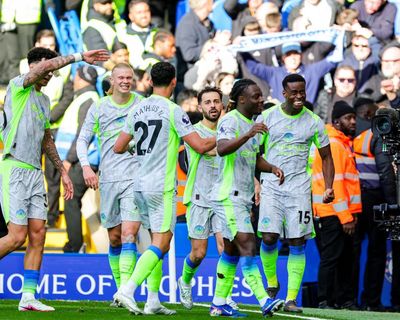 Manchester City close gap in title race with emphatic victory at Chelsea