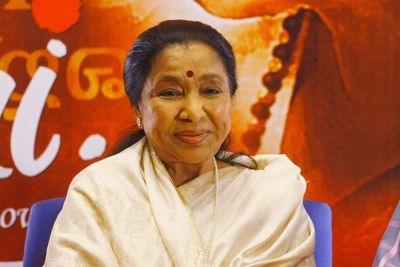 Cornershop pay tribute to Bollywood singer Asha Bhosle who inspired hit single