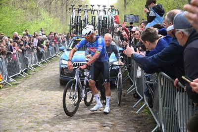 Mathieu van der Poel punctures twice on the Arenberg sector at Paris-Roubaix, teammate changes wheel