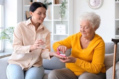 5 Medications Still Prescribed to Seniors—Despite Dangerous Side Effects
