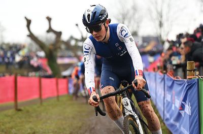 Junior rider taken out by spectator while leading Paris-Roubaix – Video