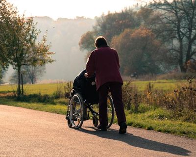 Thousands of unpaid carers to face DWP repayment demands during overhaul