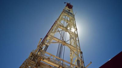 Inquiry launched as governments spar over oil project