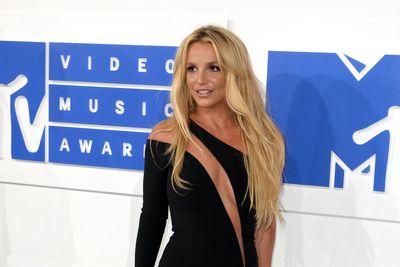 Britney Spears enters rehab facility after DUI arrest