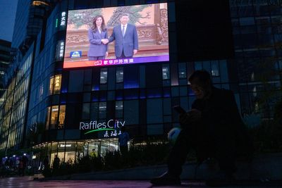 China to improve ties with Taiwan after visit by opposition leader