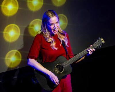 Riki Lindhome: Dead Inside review – a gobsmacking comedy about fertility