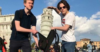 People Try To Strike Cool Poses For Photos, End Up Creating 54 Moments Of Pure Comedy Gold