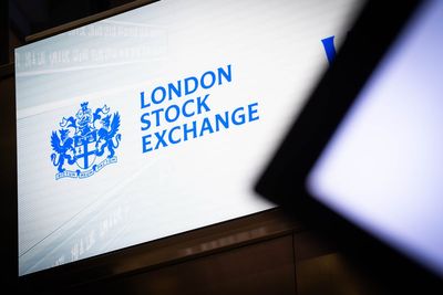 FTSE 100 edges lower amid new US-Iran uncertainty