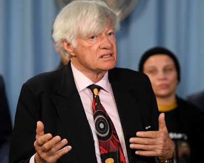 Founder of Starmer’s legal chambers condemns Labour plans to cut jury trials