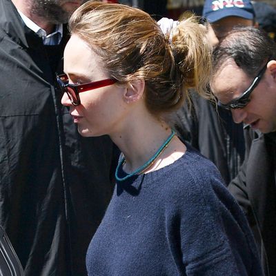 Jennifer Lawrence Presents Vintage Cargo Pants as a Cool-Girl Alternative to White Jeans