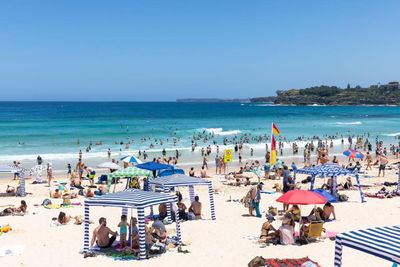 ‘Suddenly, boom, it’s completely warm’: summers are getting longer – especially in Sydney, study finds