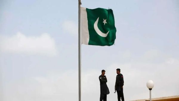 'No gas for roti, naan': Karachi families struggle as unannounced cuts enter second week