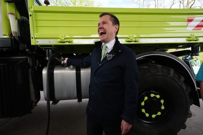 Rachel Reeves ‘betraying’ drivers by not halving VAT on fuel – Robert Jenrick