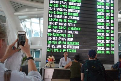 What you should do to avoid flight chaos this summer