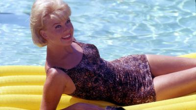 Doris Day's '40s Pool Accessory Is The Nostalgic Trend All The Chicest People Are Coveting This Summer – It's Stylish Yet Whimsical