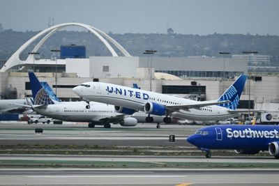United Airlines CEO Reportedly Floats Merger Idea With American Airlines in Potential Industry Shake-Up