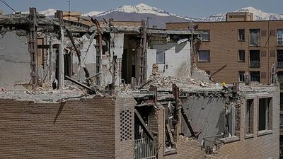 Diplomats try to arrange second round of US-Iran talks during first day of American blockade