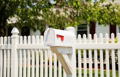 The 4:00 PM Delivery Trap: Why Scammers are Targeting Your Mailbox This Thursday