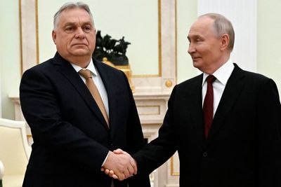 Kremlin distances itself from Orban after landslide loss