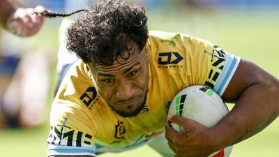 Titans winger 'Foxx trots' into Warriors clash on high