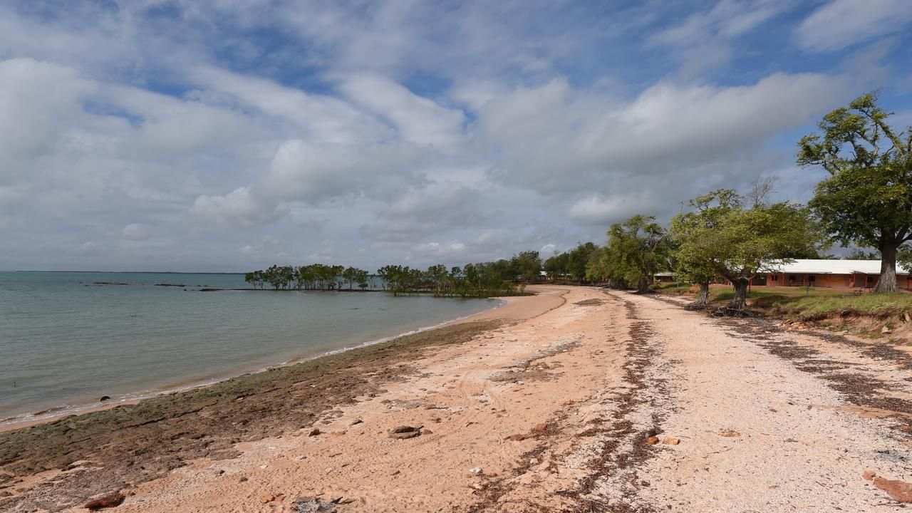 Man dies after fighting at remote island community