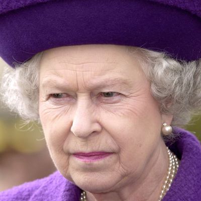 Queen Elizabeth Used a "Silent Signal of Displeasure" That Would Get Paddington's Stamp of Approval