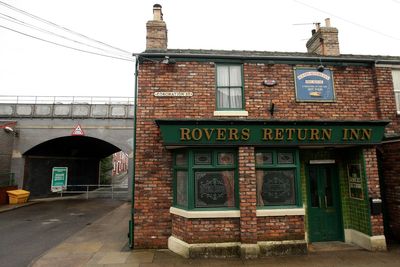 Coronation Street to use purple to raise awareness of domestic violence