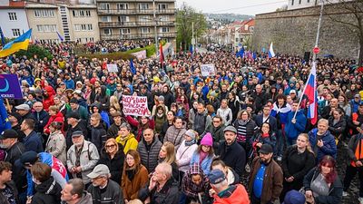 Crowds in Bratislava reject Fico plan to scrap overseas voting