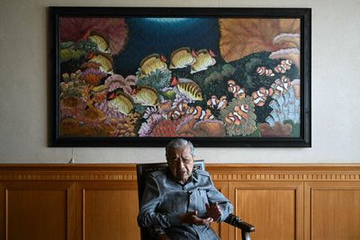 Former Malaysian PM Mahathir Mohamad says he has lost control of legs after fall