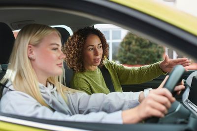 UK driving schools ordered to refund 80,000 drivers over hidden fees