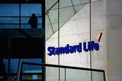 Standard Life buys rival in £2bn deal to create pension and savings giant