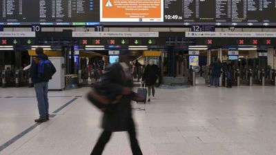 ‘Great Gen Z exodus’: Young Britons leaving UK in record numbers over rising cost-of-living