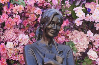 Bridget Jones statue becomes permanent fixture on Leicester Square trail