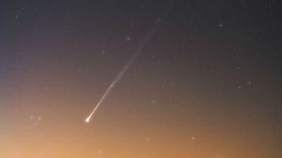 See Comet PanSTARRS glow above a false dawn in stunning new photo