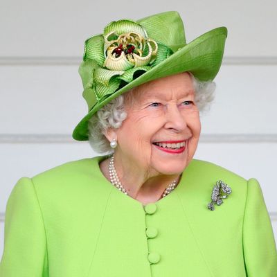 Queen Elizabeth’s Dressmaker Reveals How Her “Bolder, Outrageous” Makeover Was “Jackie O” Inspired