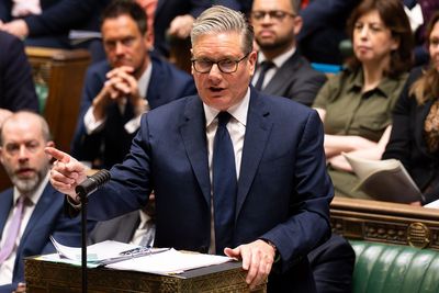 Starmer to meet social media bosses over child safety concerns