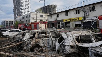 Ukraine: Russian strikes hit Kyiv’s Podilsky district