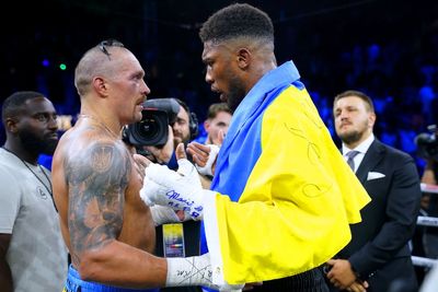 Anthony Joshua gets ‘unbelievable lift’ training in Spain with Oleksandr Usyk