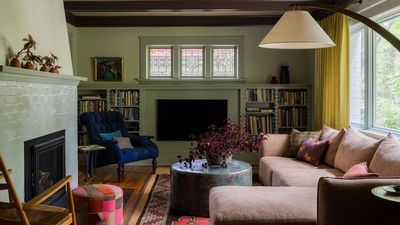 5 Benjamin Moore Colors Perfect for Small Living Rooms